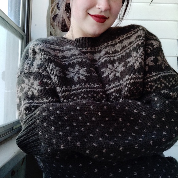 100% WOOL DARK GREEN HOLIDAY SWEATER - Picture 2 of 7